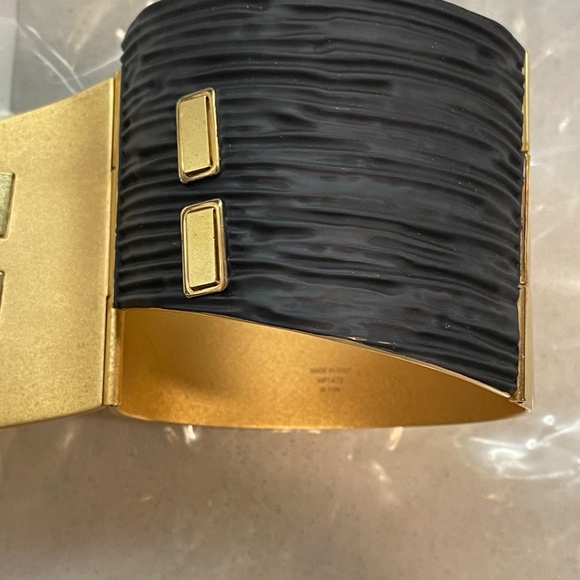 Louis Vuitton "My Epi" Cuff Bracelet - Picture 7 of 9